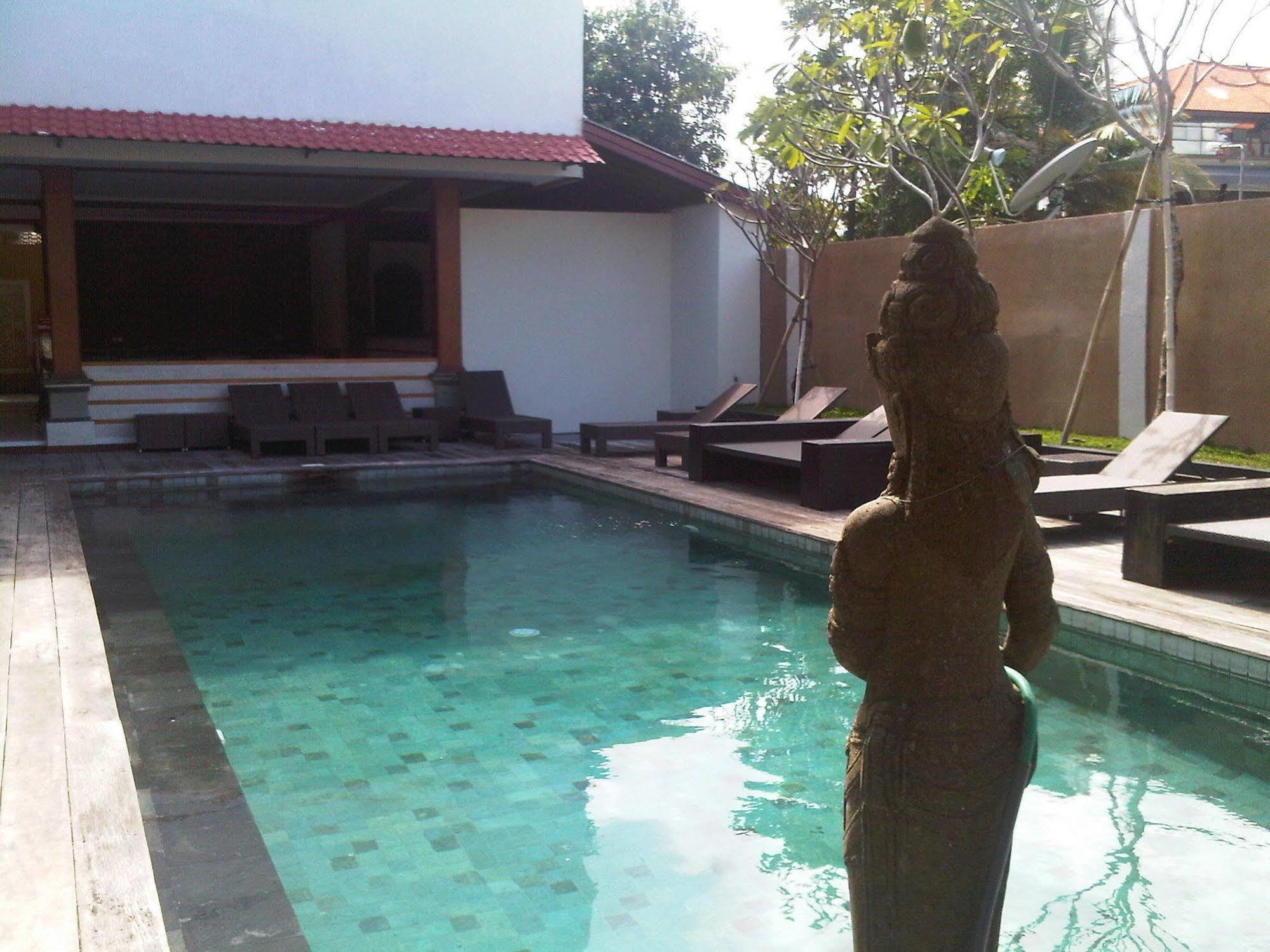 Mirah Hostel Legian Dış mekan fotoğraf
