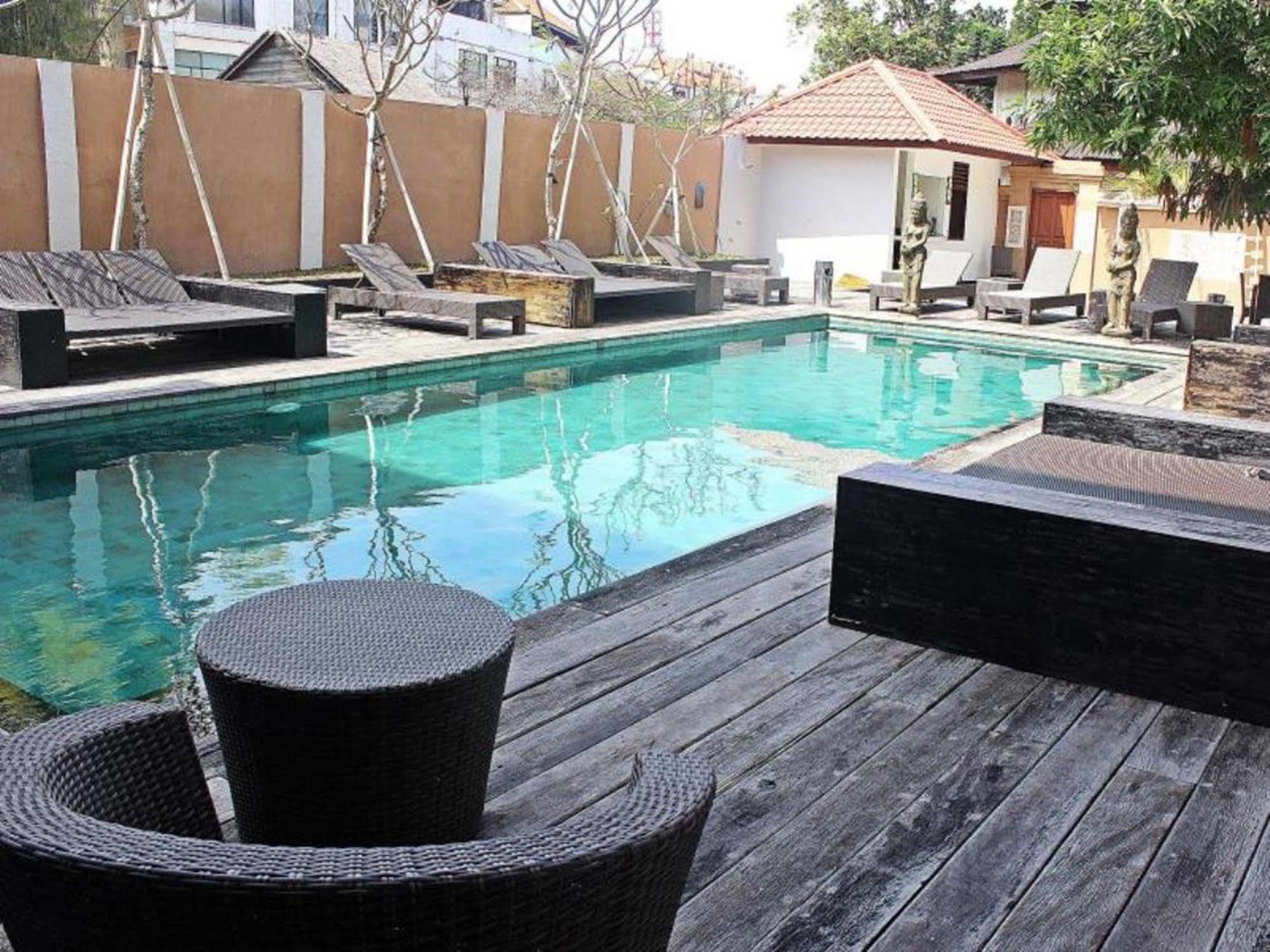 Mirah Hostel Legian Dış mekan fotoğraf