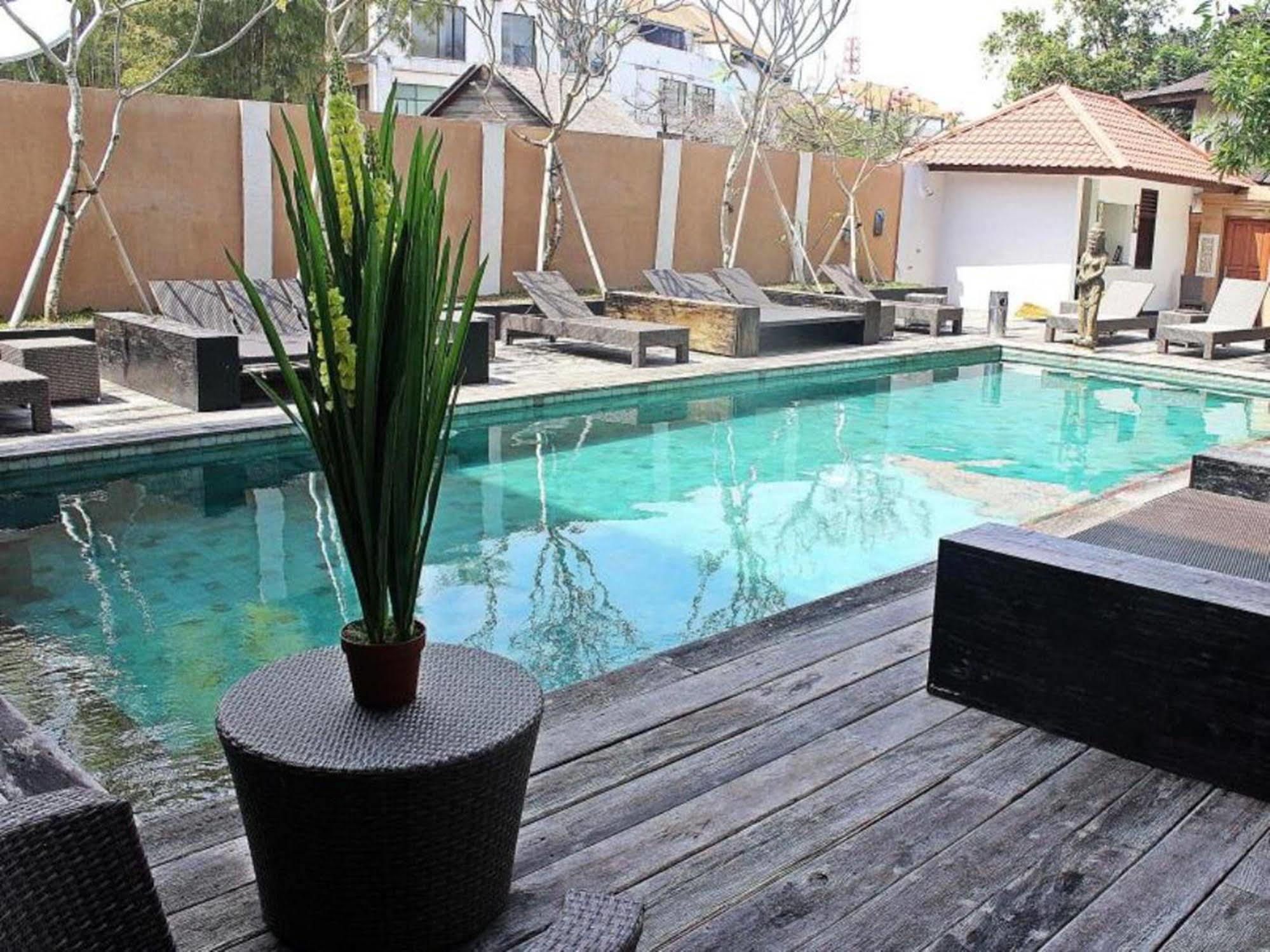 Mirah Hostel Legian Dış mekan fotoğraf