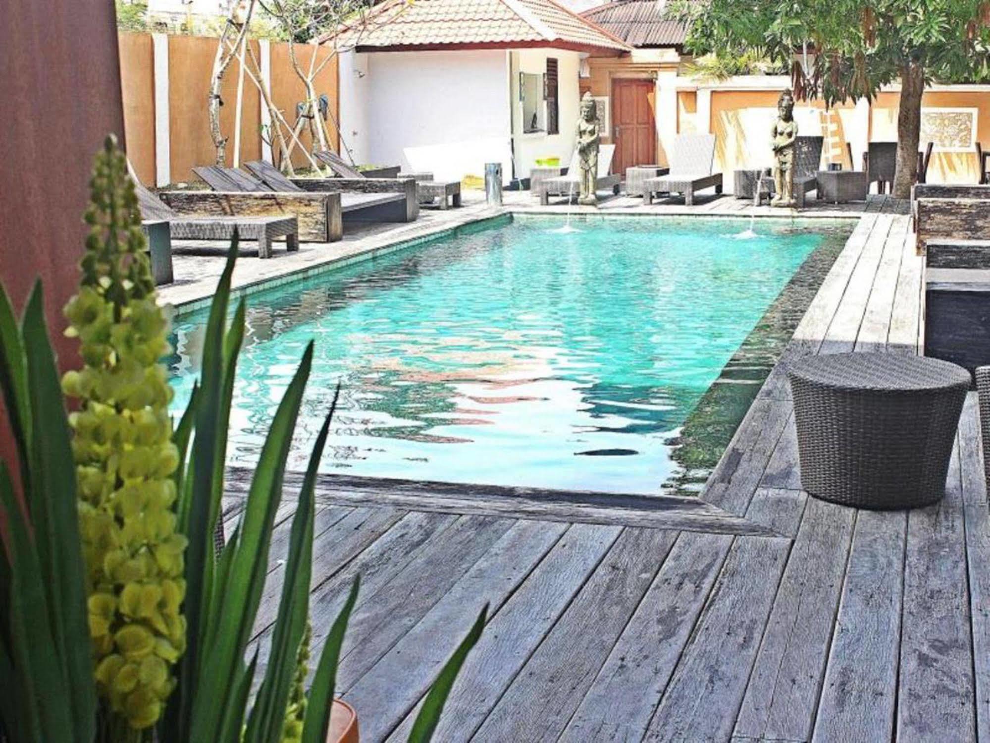 Mirah Hostel Legian Dış mekan fotoğraf