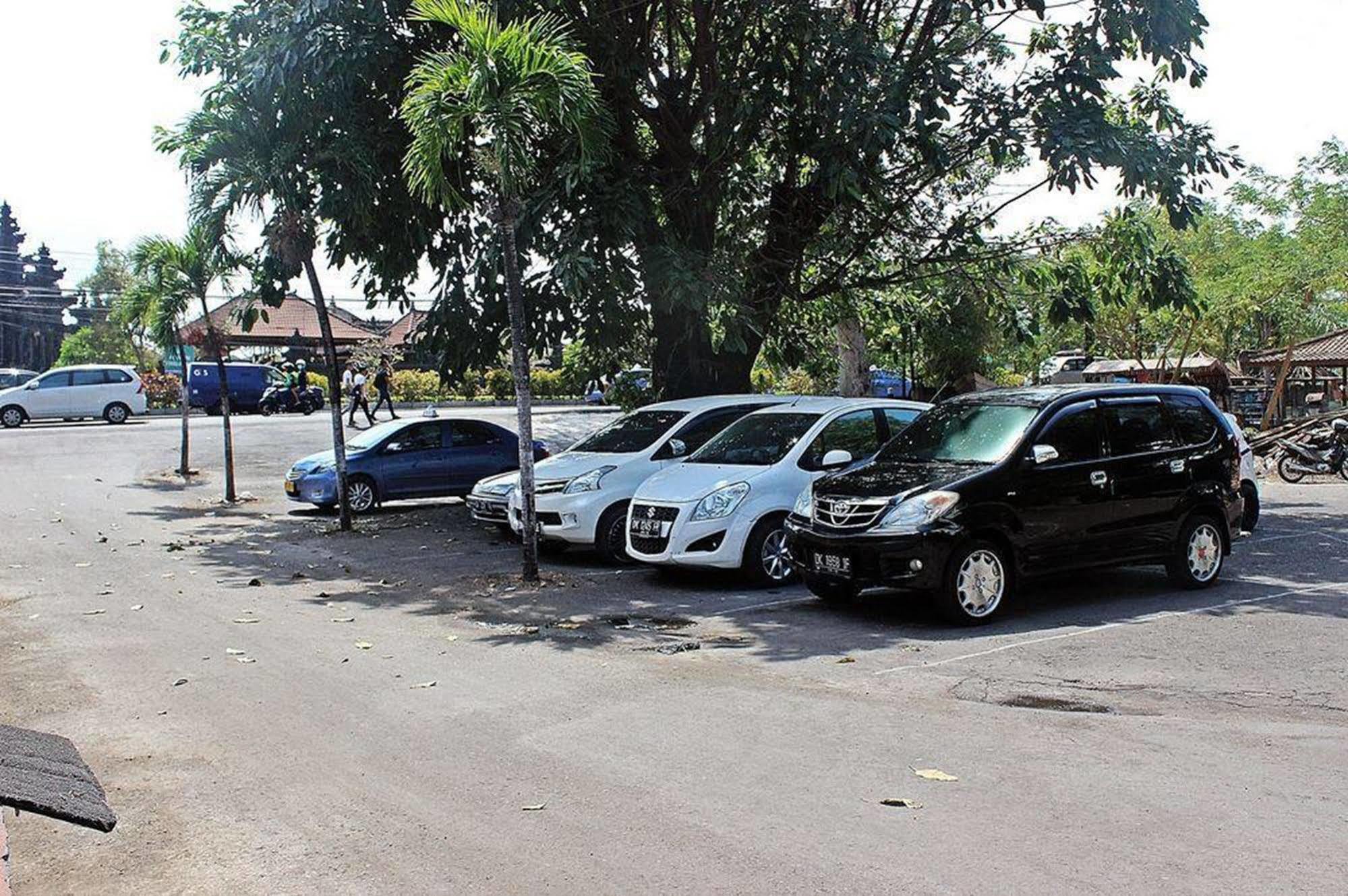 Mirah Hostel Legian Dış mekan fotoğraf